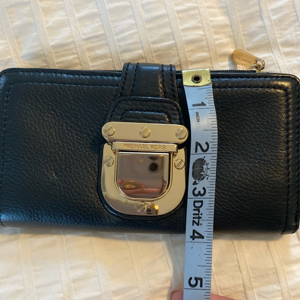 Micheal Kors black leather wallet